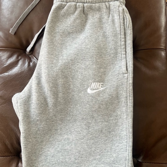 Nike Boys Size XS Grey Sweatpants - Picture 2 of 4